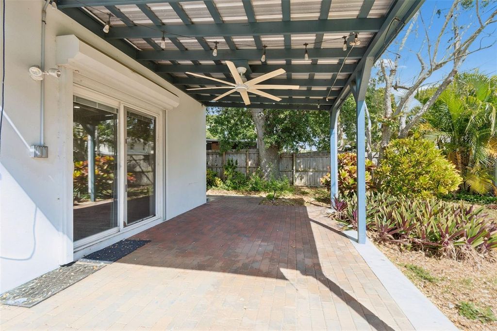 Image 31 of property listing at 13548 BELLEWOOD AVENUE, Seminole, FL 33776