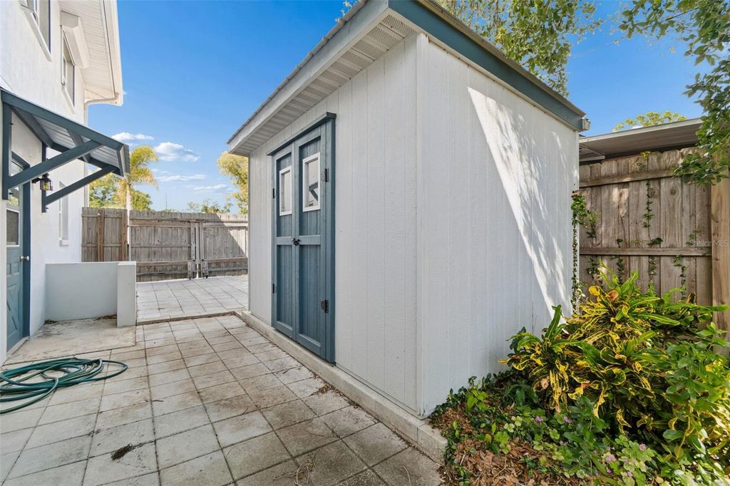 Image 33 of property listing at 13548 BELLEWOOD AVENUE, Seminole, FL 33776