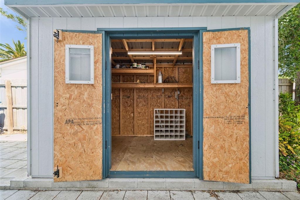 Image 34 of property listing at 13548 BELLEWOOD AVENUE, Seminole, FL 33776