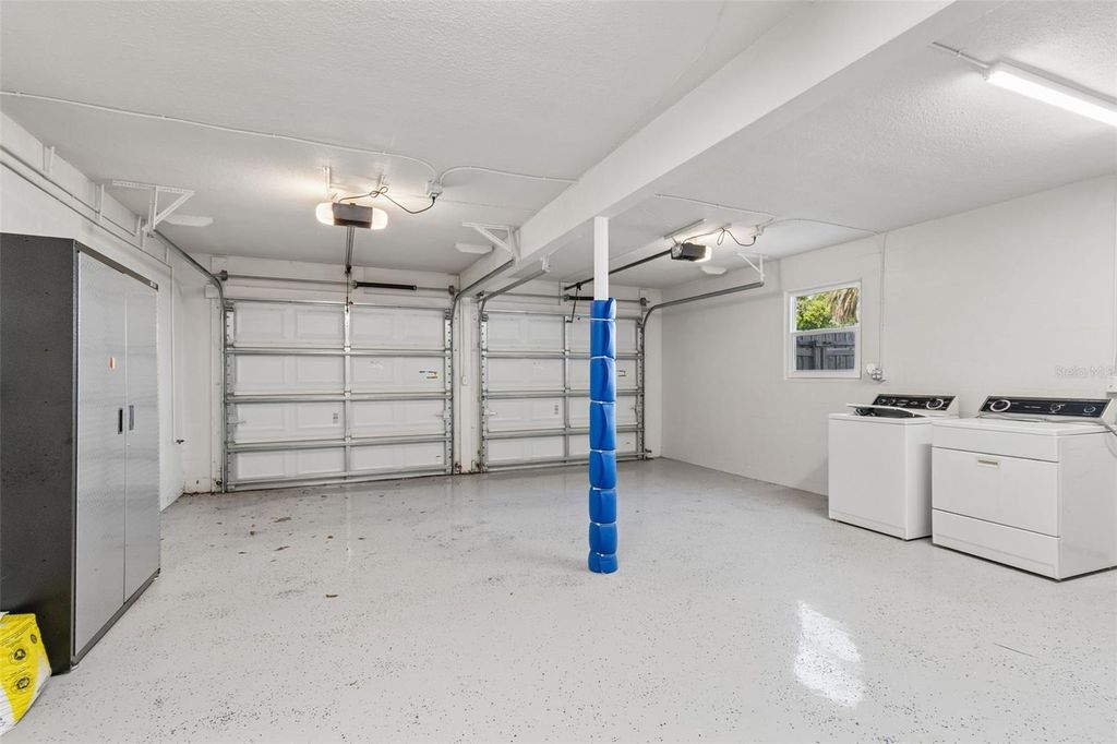 Image 35 of property listing at 13548 BELLEWOOD AVENUE, Seminole, FL 33776