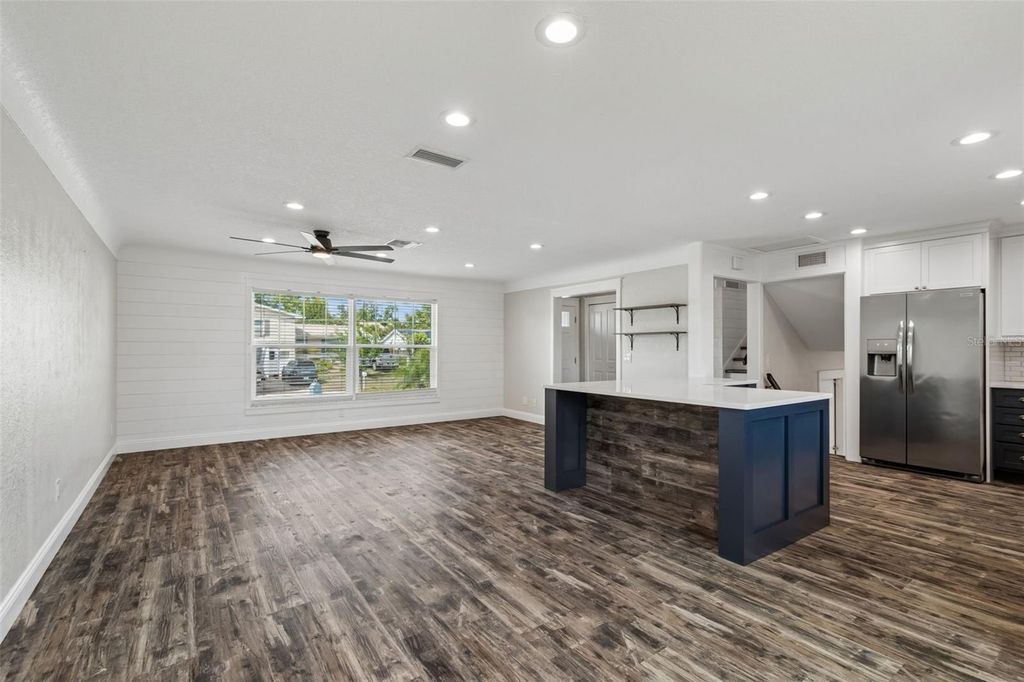 Image 5 of property listing at 13548 BELLEWOOD AVENUE, Seminole, FL 33776