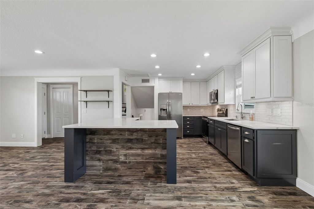 Image 6 of property listing at 13548 BELLEWOOD AVENUE, Seminole, FL 33776