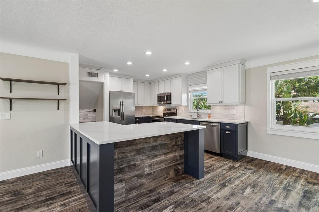 Image 7 of property listing at 13548 BELLEWOOD AVENUE, Seminole, FL 33776