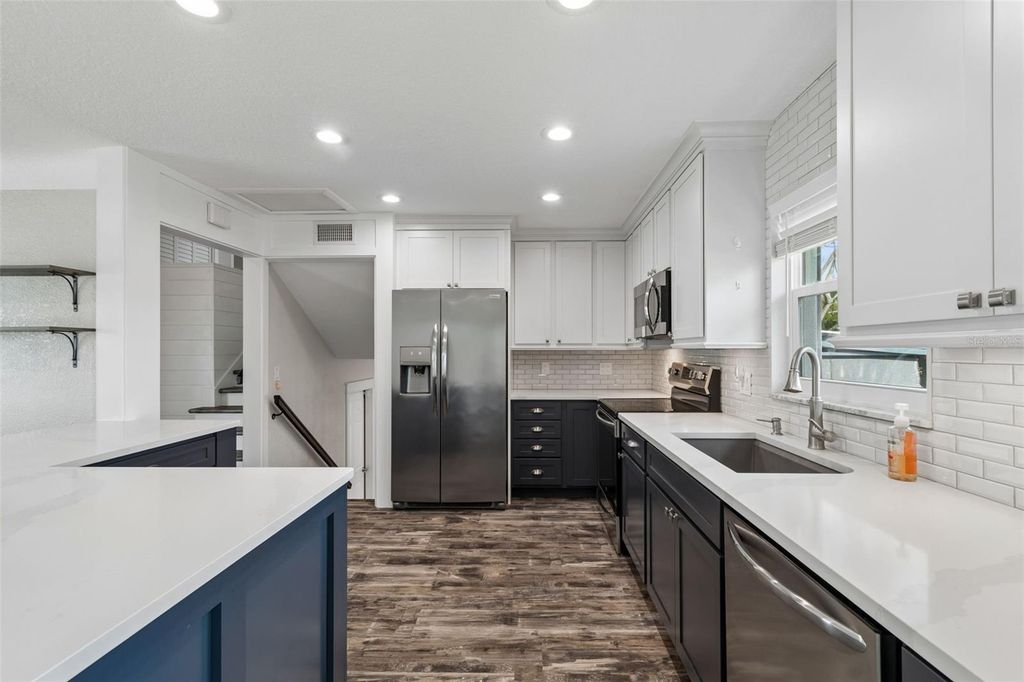 Image 8 of property listing at 13548 BELLEWOOD AVENUE, Seminole, FL 33776