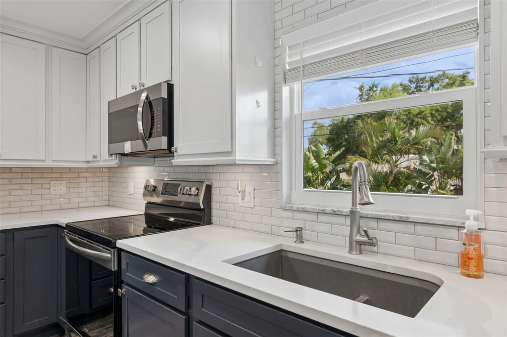 Image 9 of property listing at 13548 BELLEWOOD AVENUE, Seminole, FL 33776