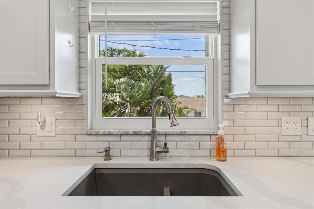 Image 10 of property listing at 13548 BELLEWOOD AVENUE, Seminole, FL 33776