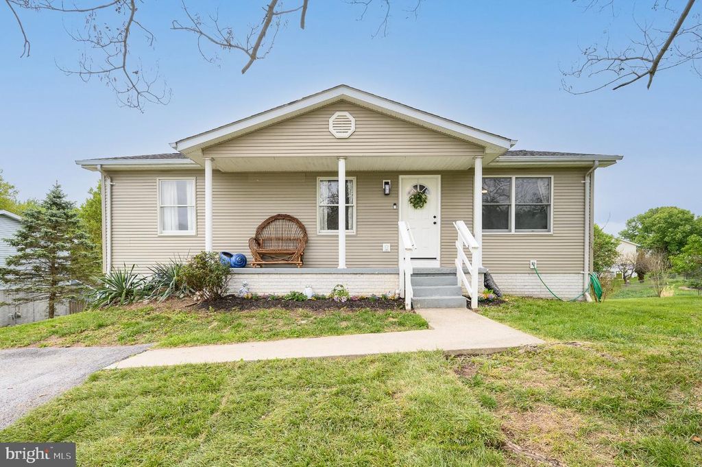 176 ELEMENTARY DR, Martinsburg, WV 25404
