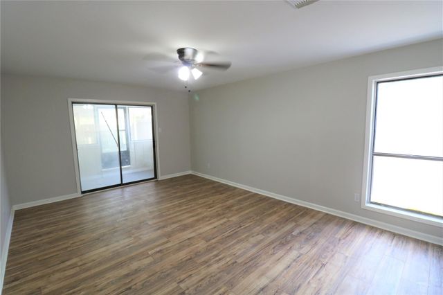 2705 Wilmington Drive, Dickinson, TX 77539