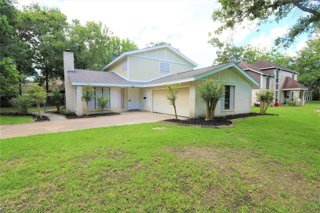 2705 Wilmington Drive, Dickinson, TX 77539