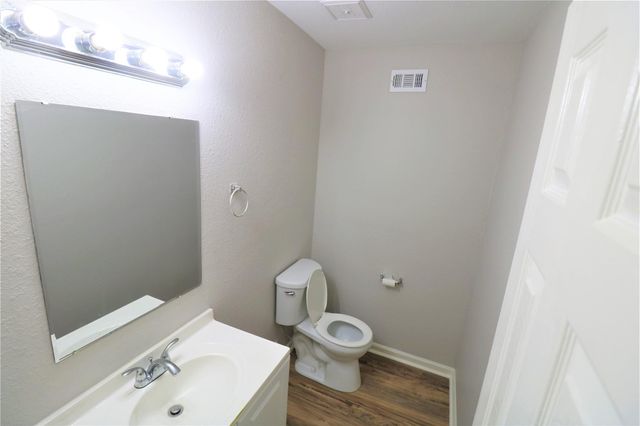 2705 Wilmington Drive, Dickinson, TX 77539