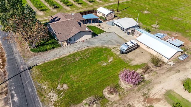 13807 Dallas Rd, Hickman, CA 95323
