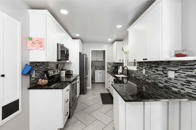 811 NE Clyde Place, Grants Pass, OR 97526