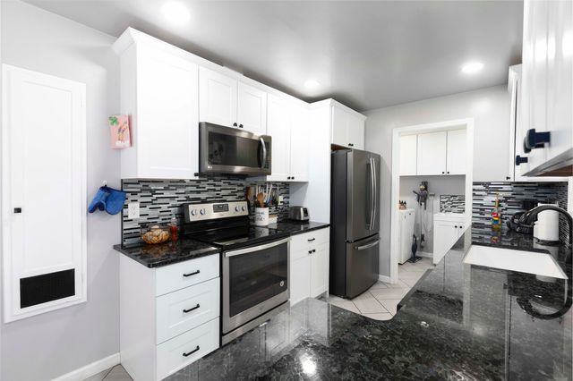811 NE Clyde Place, Grants Pass, OR 97526