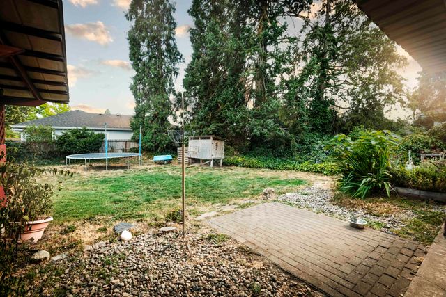 811 NE Clyde Place, Grants Pass, OR 97526