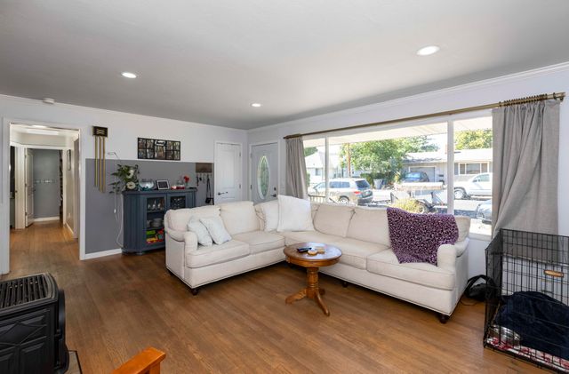811 NE Clyde Place, Grants Pass, OR 97526