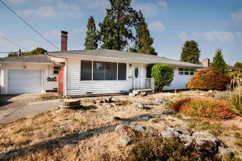 811 NE Clyde Place, Grants Pass, OR 97526
