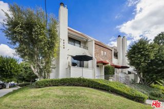 6540 Hayvenhurst Avenue 28, Lake Balboa, CA 91406