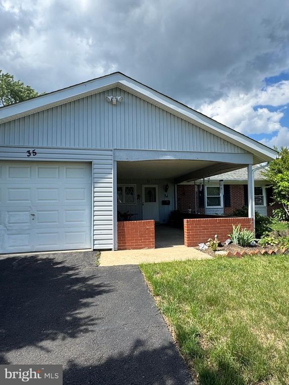 35 STONEHAVEN LN, Willingboro, NJ 08046