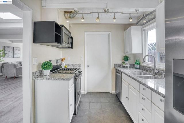 738 Lilly Ave, Hayward, CA 94544