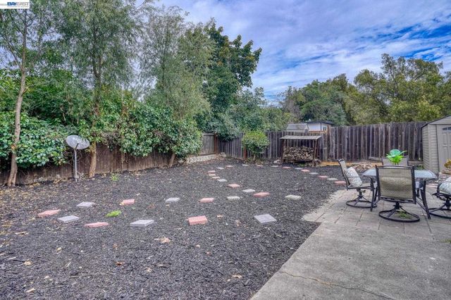 738 Lilly Ave, Hayward, CA 94544