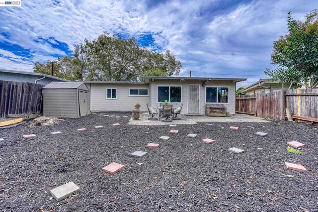 738 Lilly Ave, Hayward, CA 94544