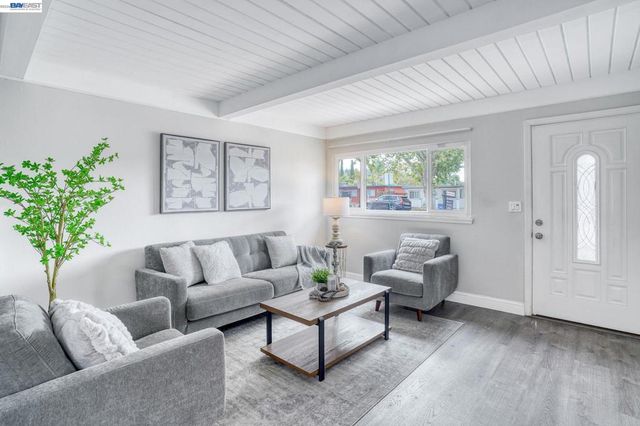 738 Lilly Ave, Hayward, CA 94544