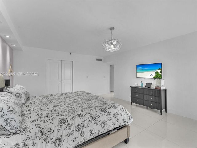 19707 Turnberry Way 21D, Aventura, FL 33180