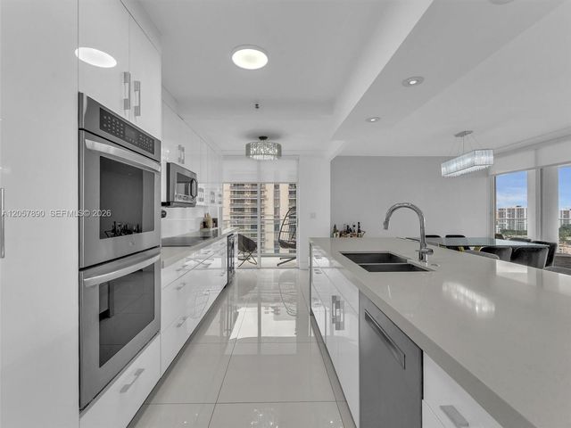 19707 Turnberry Way 21D, Aventura, FL 33180