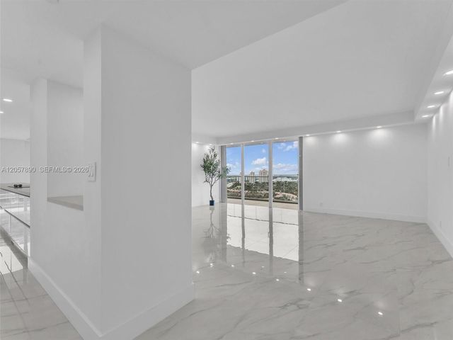 19707 Turnberry Way 21D, Aventura, FL 33180