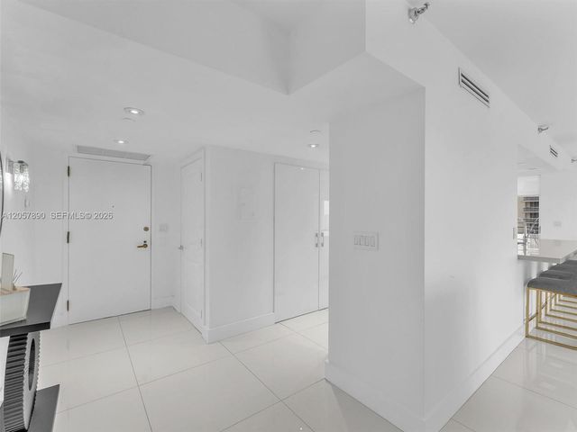 19707 Turnberry Way 21D, Aventura, FL 33180