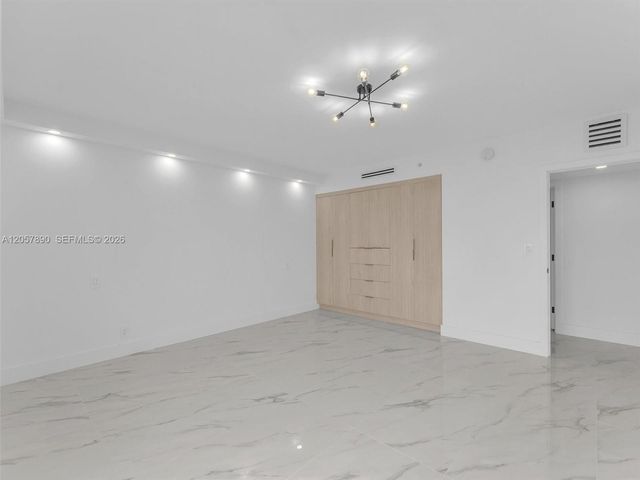 19707 Turnberry Way 21D, Aventura, FL 33180