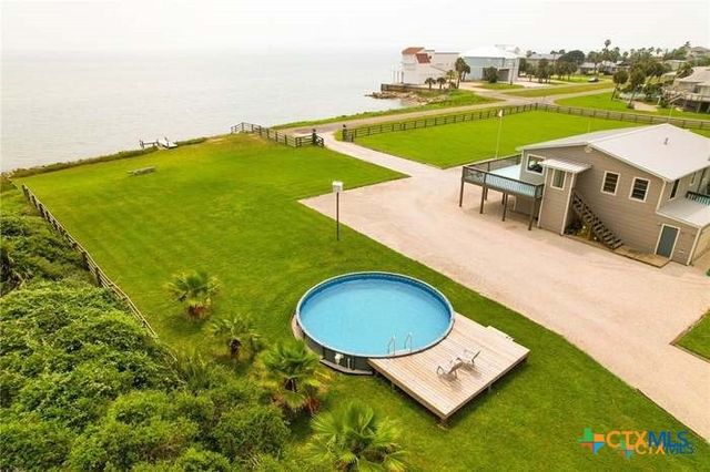 1007 N Washington Street, Port O'connor, TX 77982