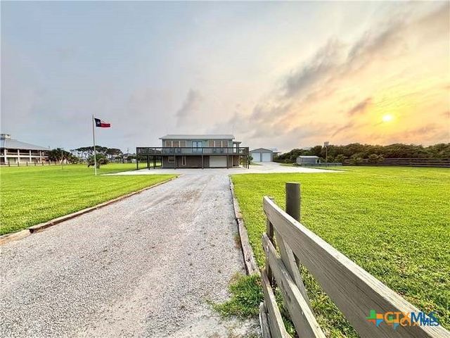 1007 N Washington Street, Port O'connor, TX 77982