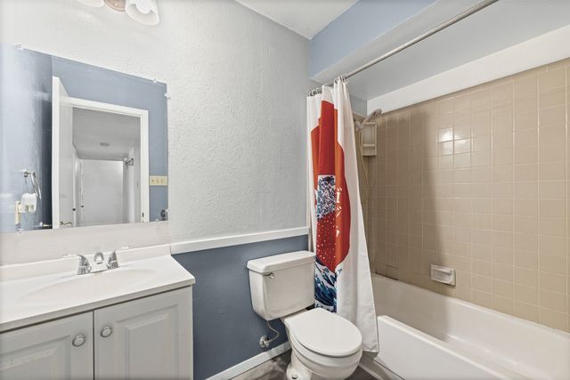 525 Alva Drive, Grand Prairie, TX 75052