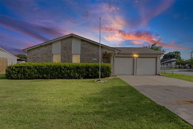 525 Alva Drive, Grand Prairie, TX 75052