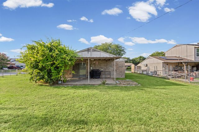 525 Alva Drive, Grand Prairie, TX 75052