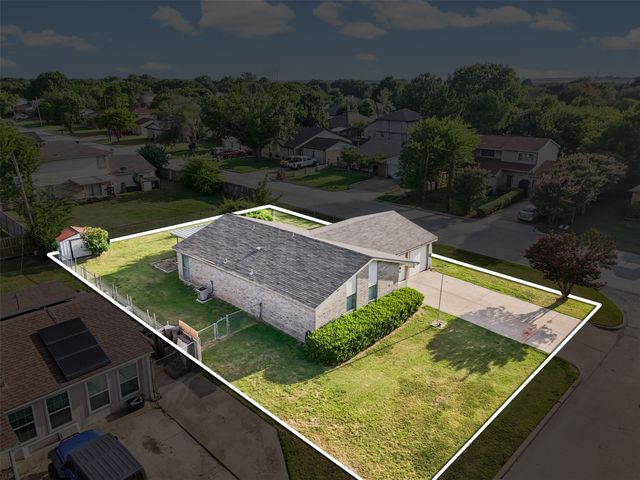 525 Alva Drive, Grand Prairie, TX 75052