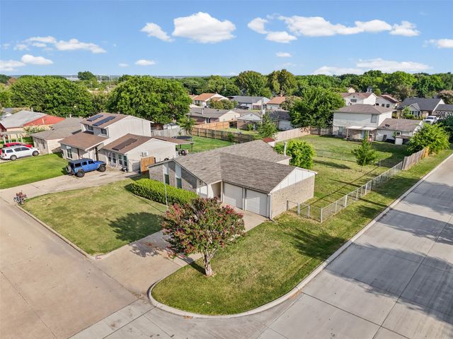 525 Alva Drive, Grand Prairie, TX 75052