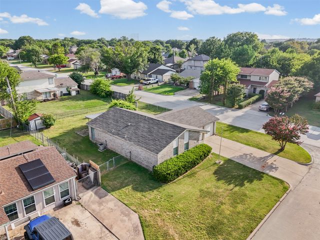 525 Alva Drive, Grand Prairie, TX 75052