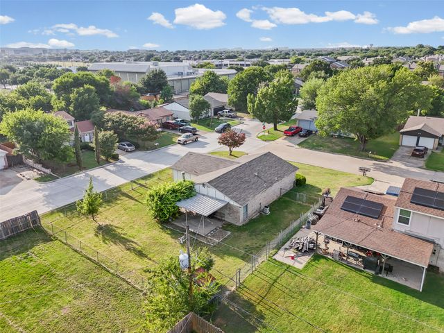 525 Alva Drive, Grand Prairie, TX 75052