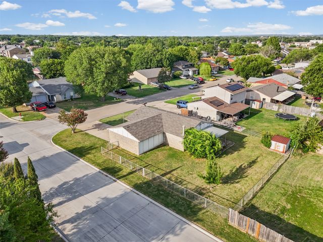 525 Alva Drive, Grand Prairie, TX 75052