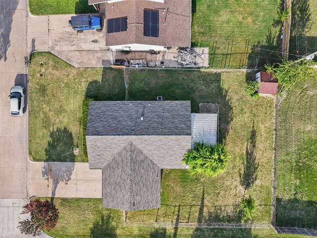 525 Alva Drive, Grand Prairie, TX 75052