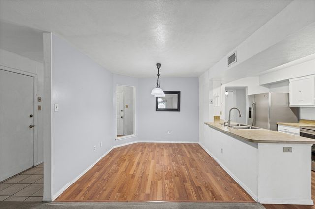 525 Alva Drive, Grand Prairie, TX 75052