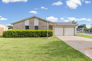 525 Alva Drive, Grand Prairie, TX 75052