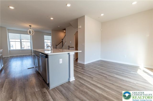 4936 Brookside Court, Upper Saucon Twp, PA 18036