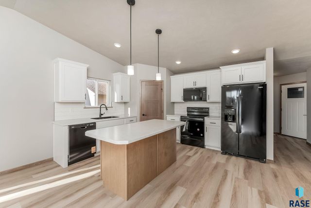 706 N Independent St Street, Lennox, SD 57039