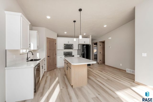 706 N Independent St Street, Lennox, SD 57039