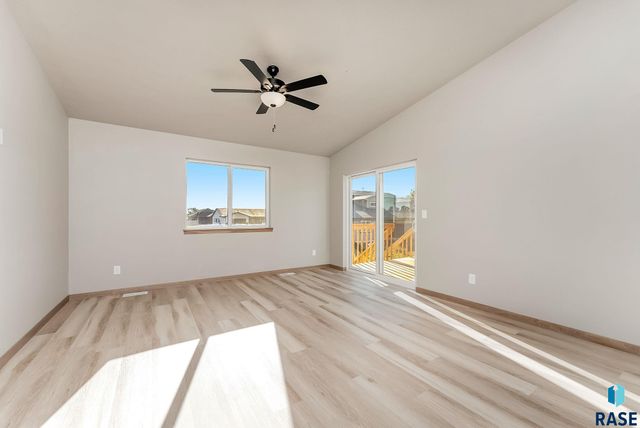 706 N Independent St Street, Lennox, SD 57039