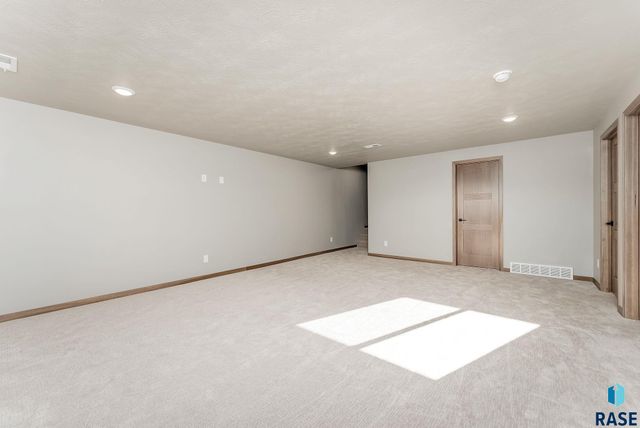 706 N Independent St Street, Lennox, SD 57039