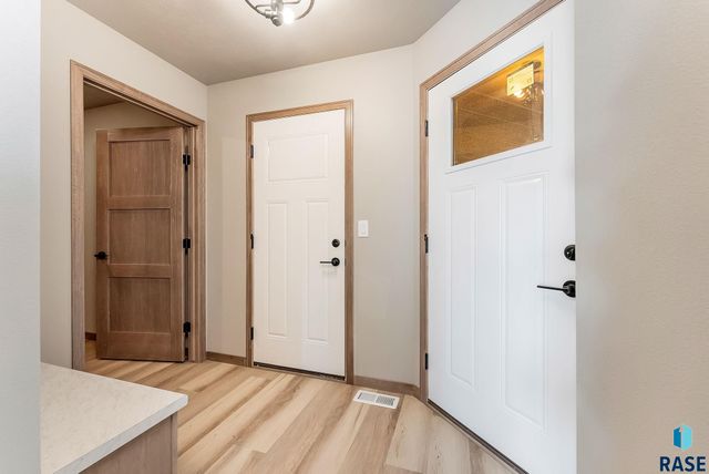 706 N Independent St Street, Lennox, SD 57039